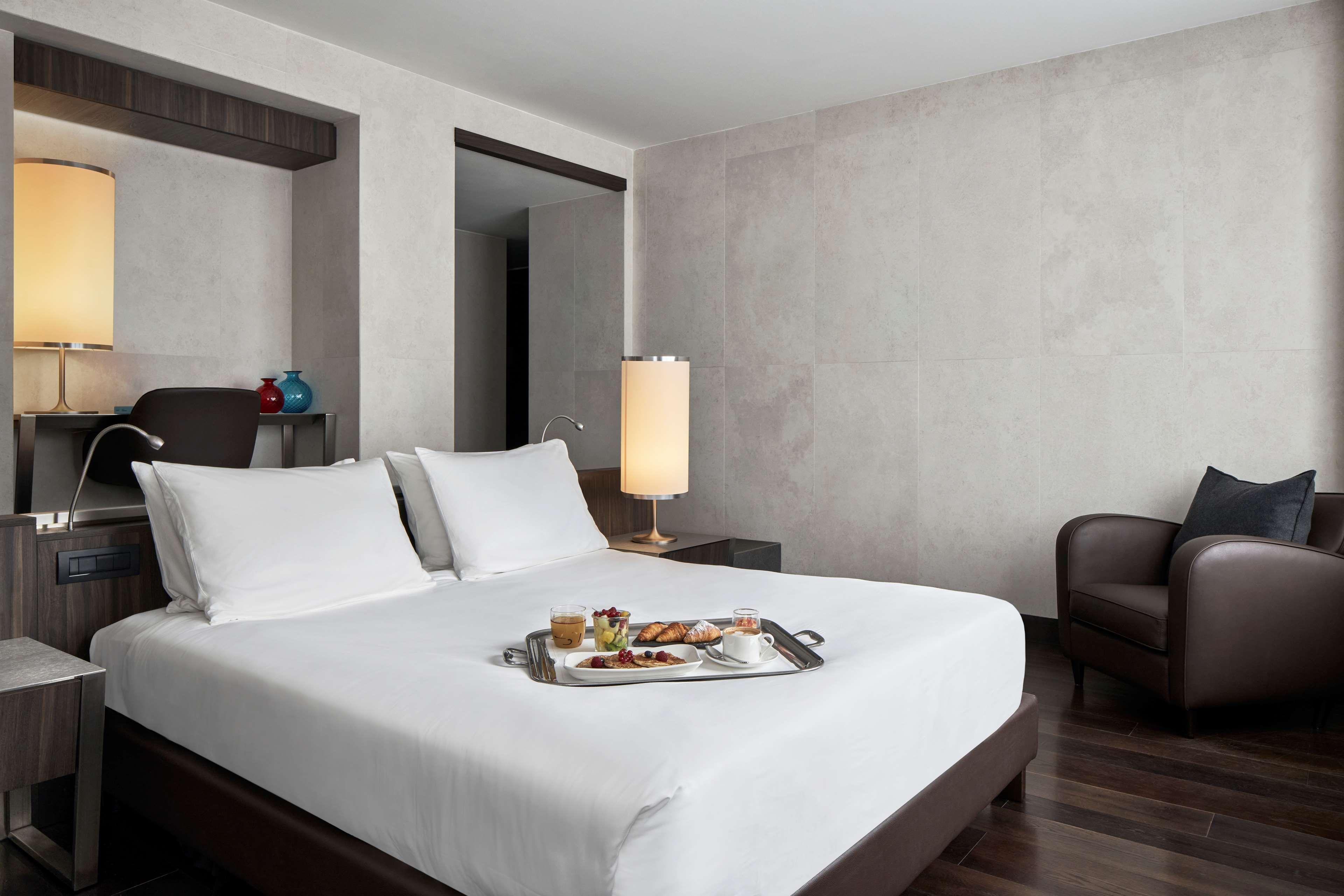Hyatt Centric Milan Centrale Exterior photo