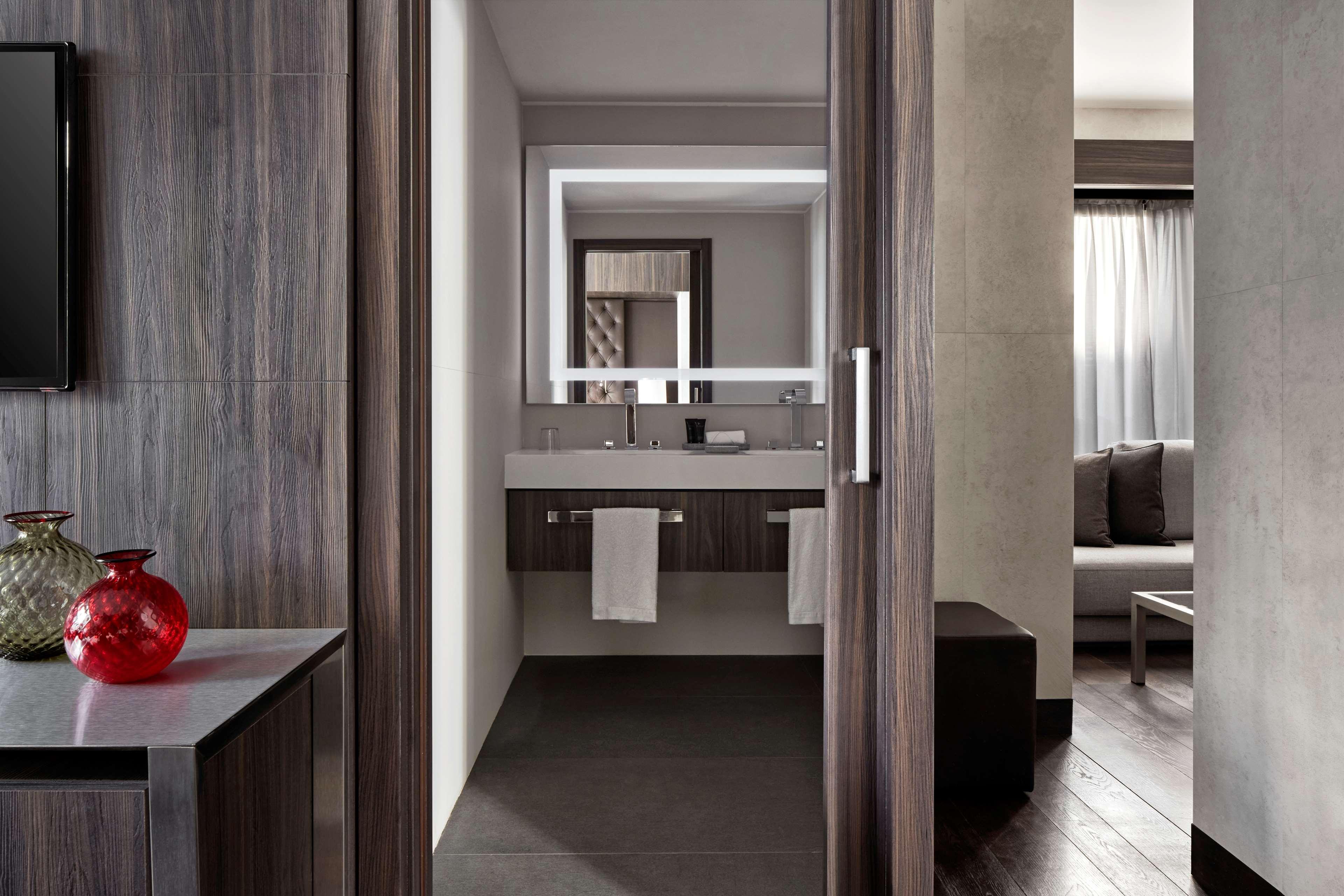 Hyatt Centric Milan Centrale Exterior photo