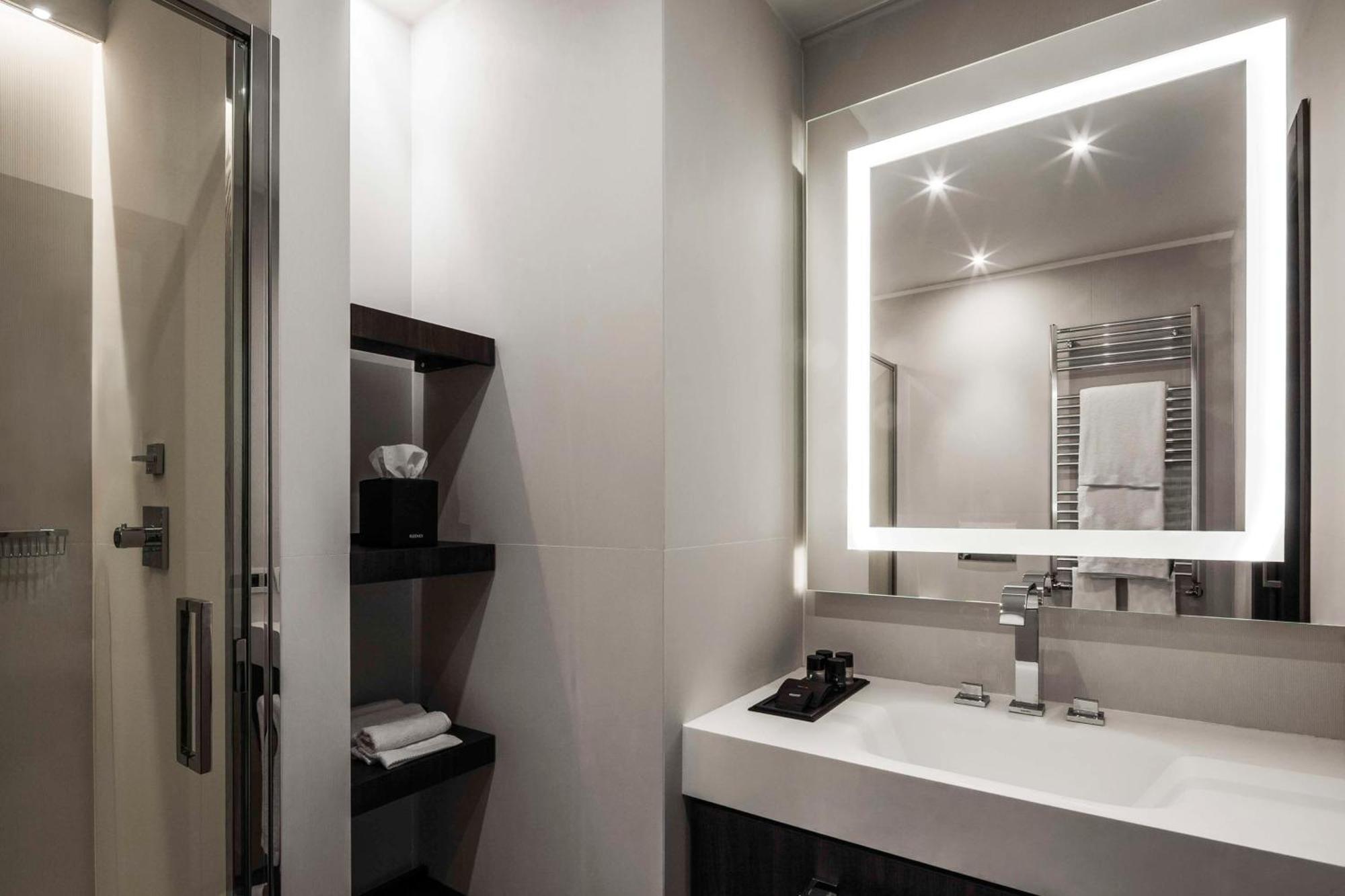 Hyatt Centric Milan Centrale Exterior photo