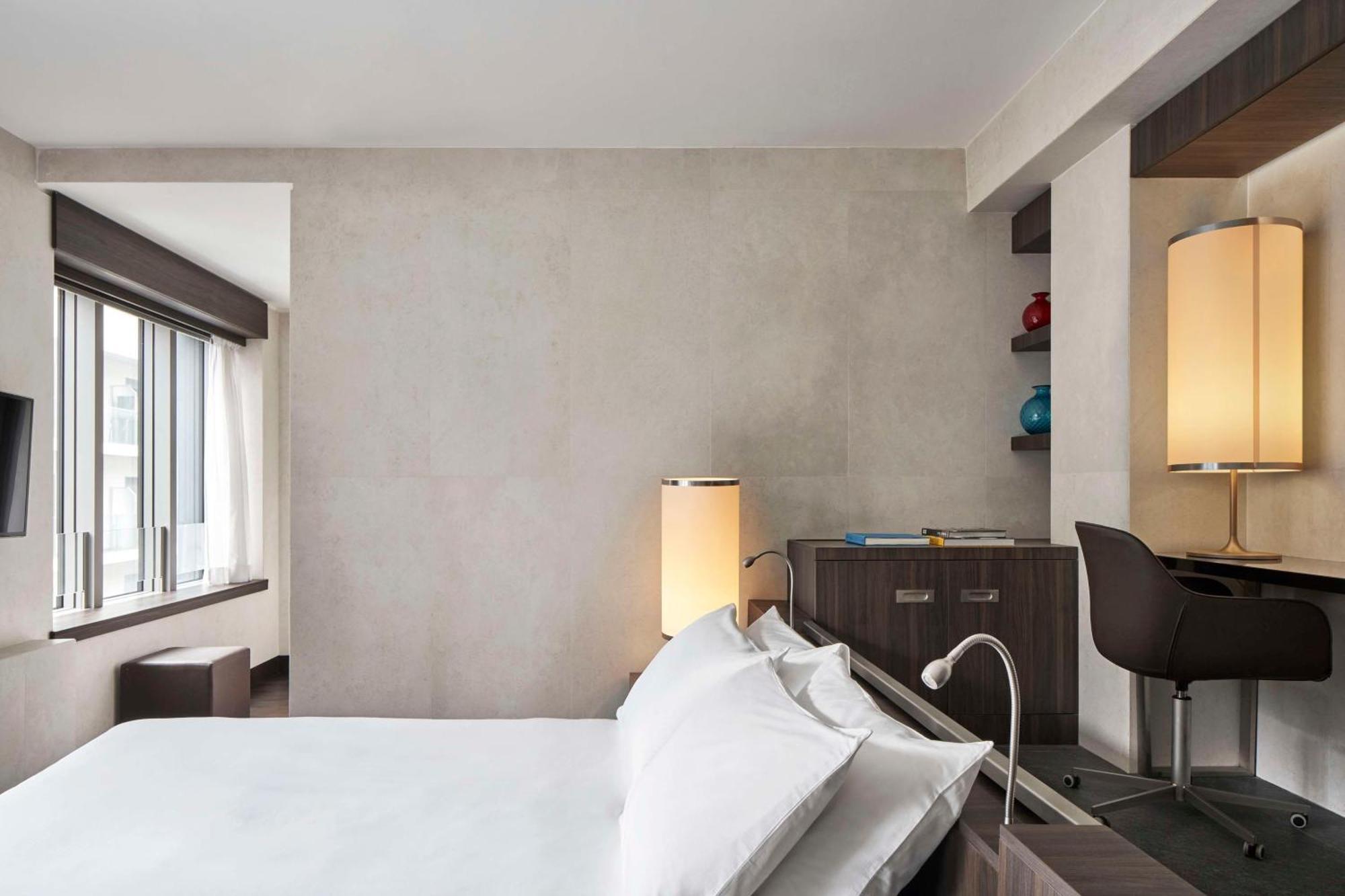 Hyatt Centric Milan Centrale Exterior photo