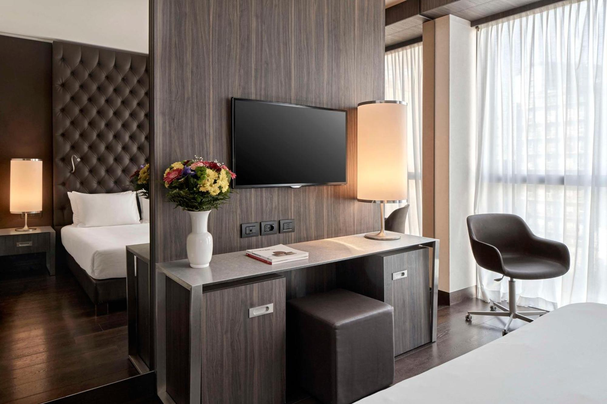 Hyatt Centric Milan Centrale Exterior photo